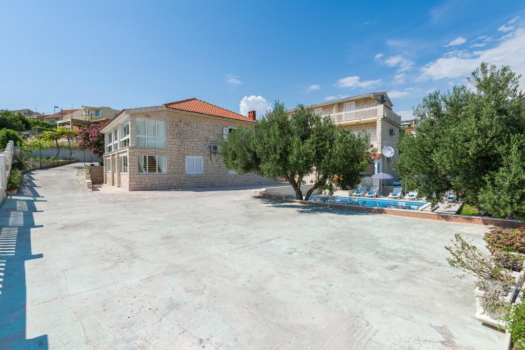 Villa Tomasovic With Pool In Подстрана Экстерьер фото
